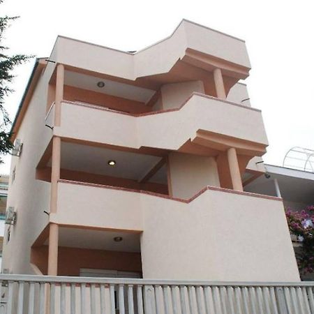 Apartments Anne Петровац Экстерьер фото