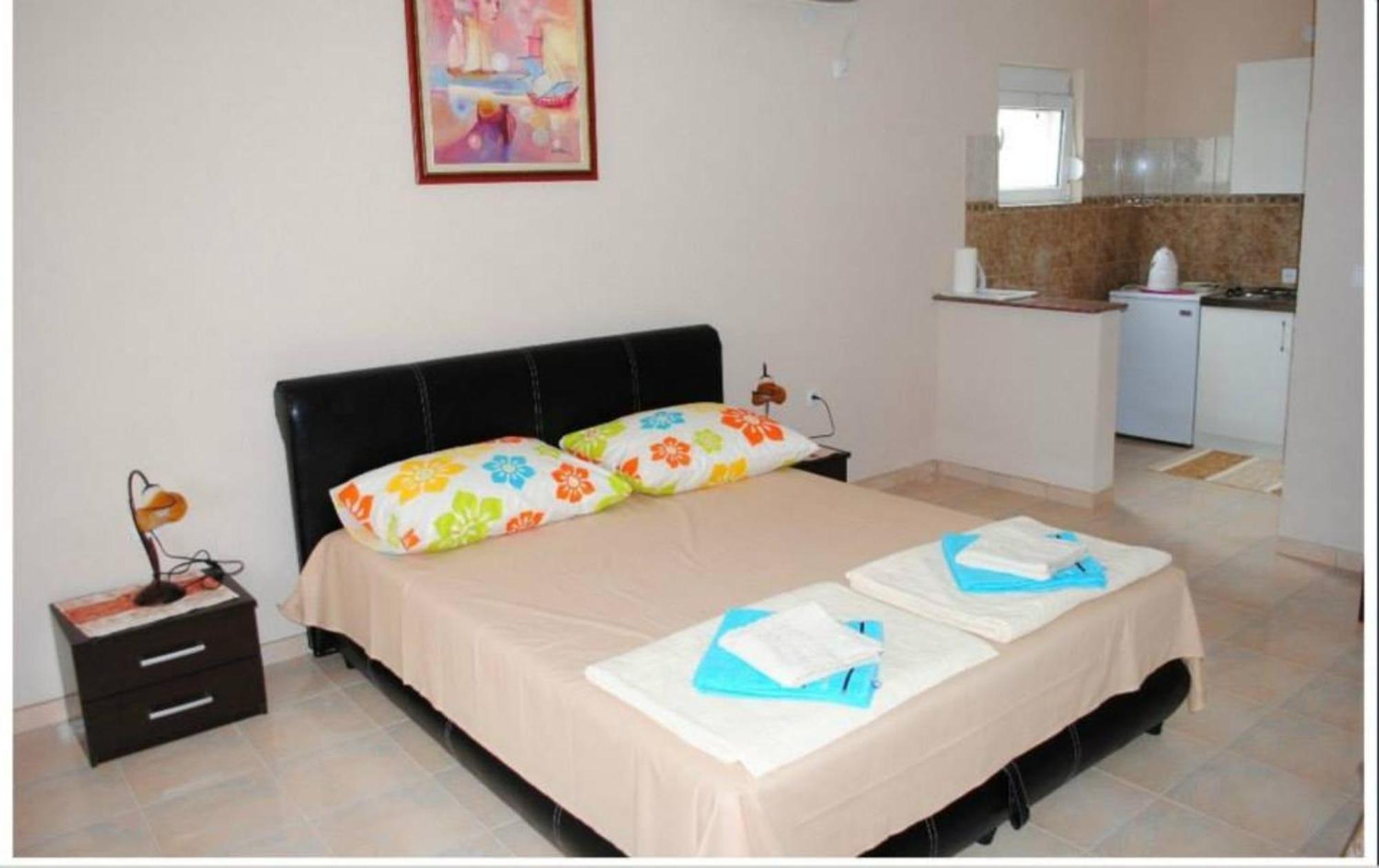 Apartments Anne Петровац Экстерьер фото